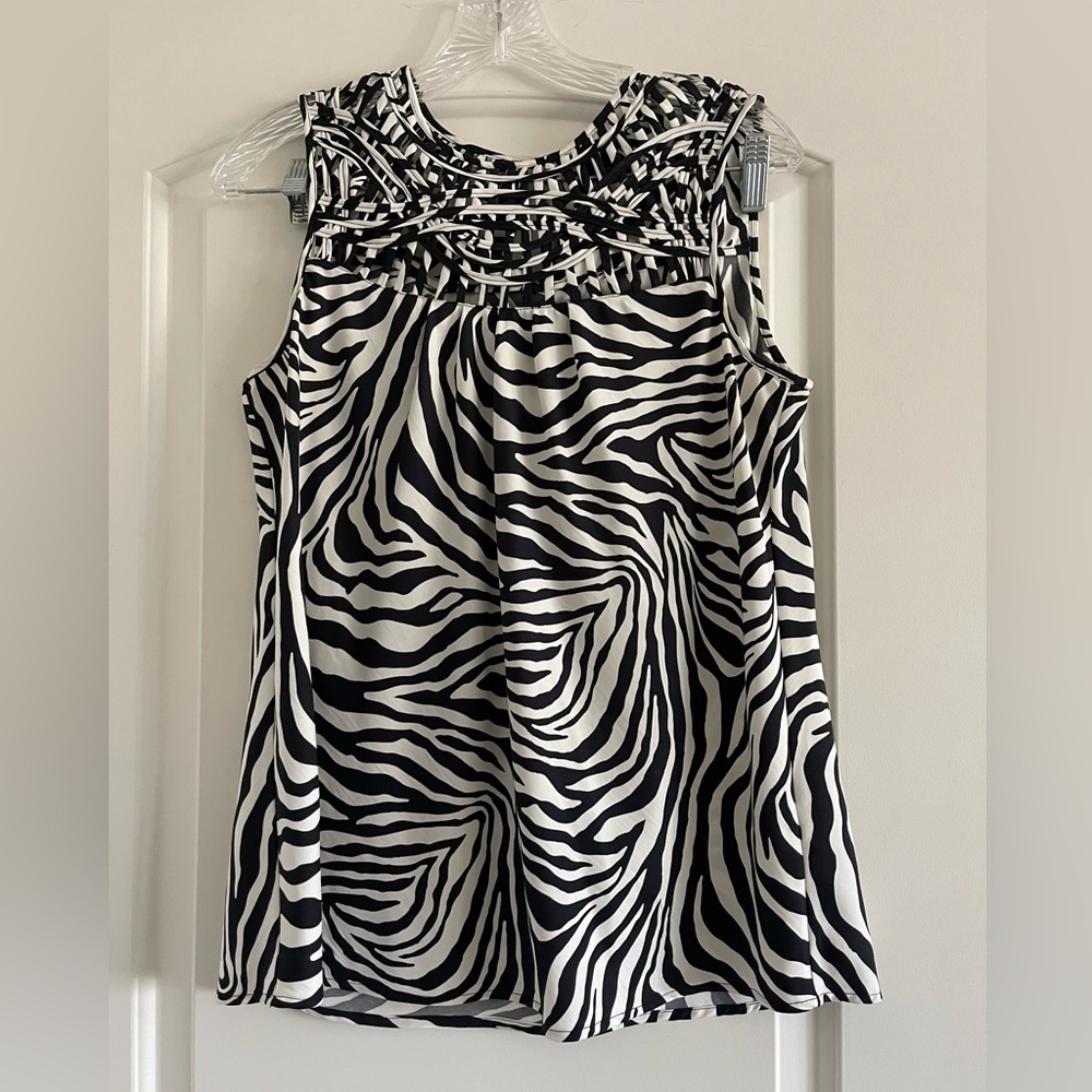 BANANA REPUBLIC Women's Black/White Zebra Print Sleeveless Blouse-Size L (NWOT)
